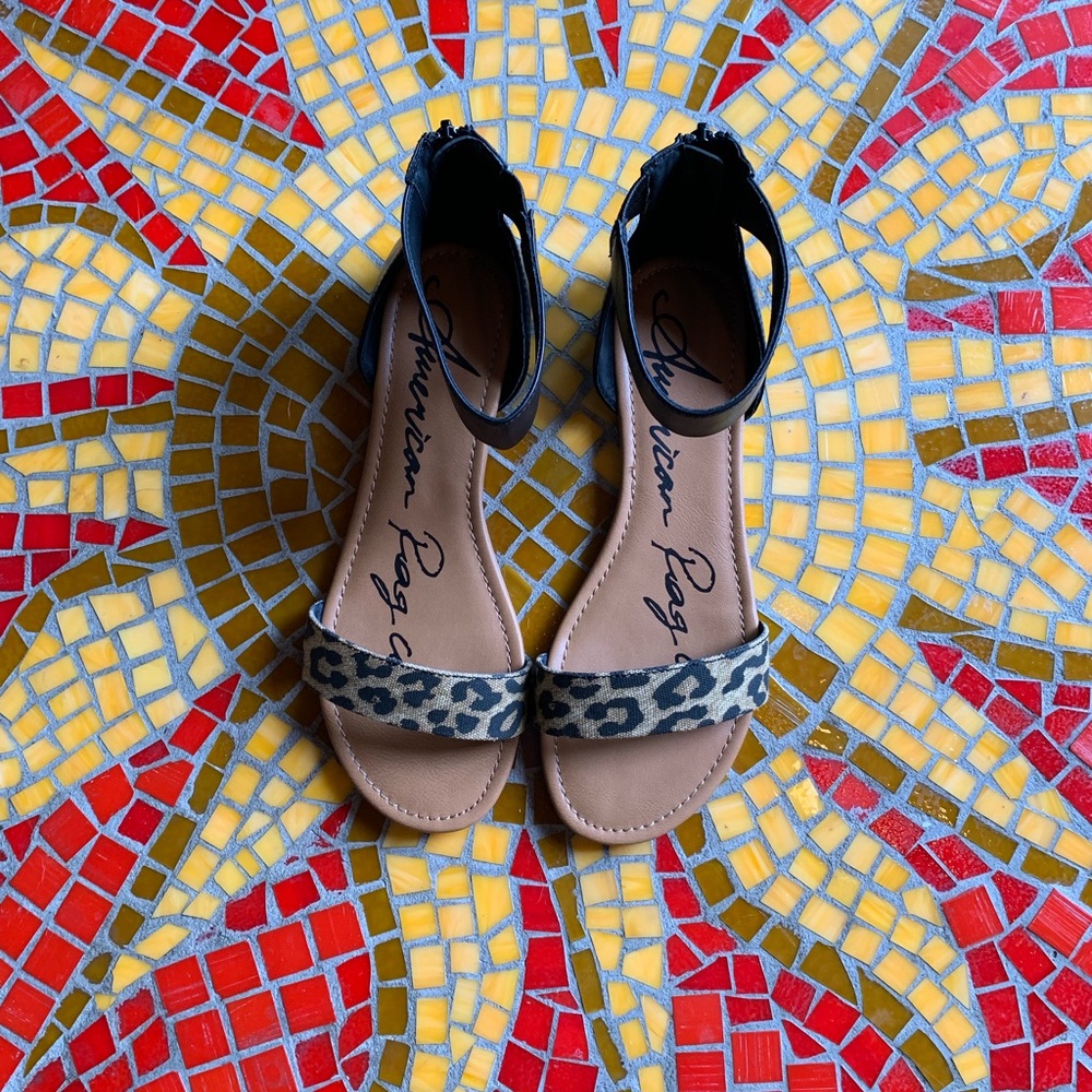 American Rag Keley 2 piece flat sandals size 8
